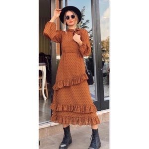 Zara blogger & influencer’s favorite polka dot ruffle tired midi dress